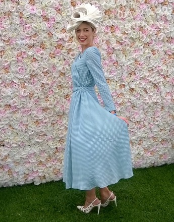 Cream pleated straw headpiece