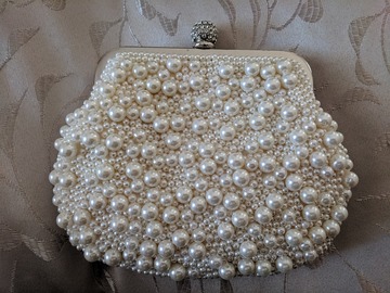 For Rent: Pearl Clutch