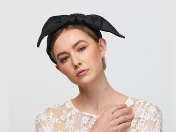For Sale: Style Seeker in Black 