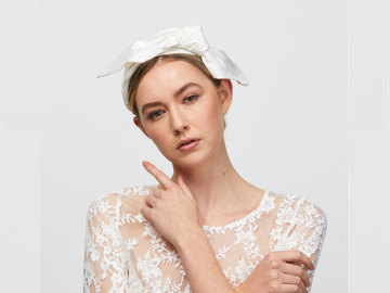 For Sale: Style Seeker in Ivory 