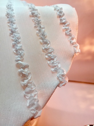 White saucer headpiece Kiss lips Collection 