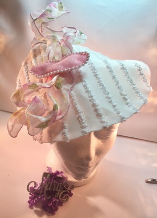 White saucer headpiece Kiss lips Collection 