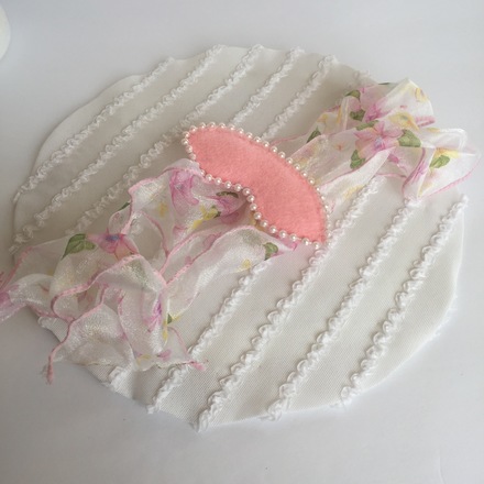 White saucer headpiece Kiss lips Collection 