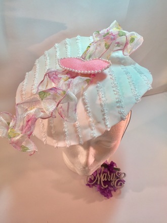 White saucer headpiece Kiss lips Collection 