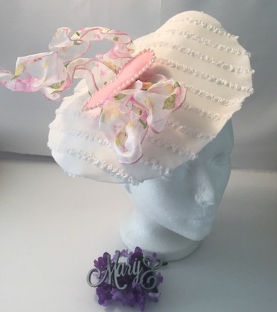 White saucer headpiece Kiss lips Collection 