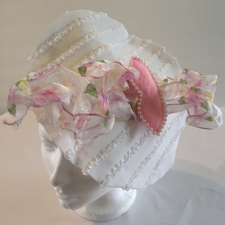 White saucer headpiece Kiss lips Collection 