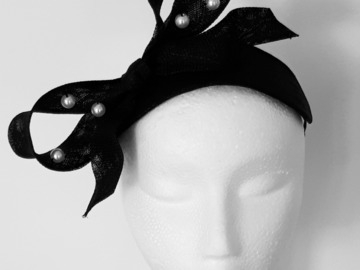 For Rent: Black bow with pearls