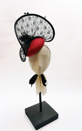 FREYA - button cocktail hat in black and red