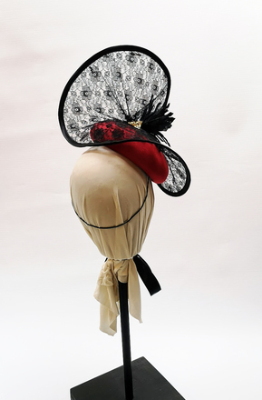 FREYA - button cocktail hat in black and red