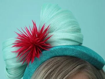 For Sale: Emerald green beret, with mint silk abaca bow and feather bi