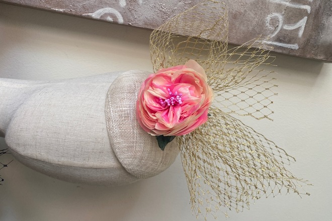 Beautiful pillbox with silk rose decoration 