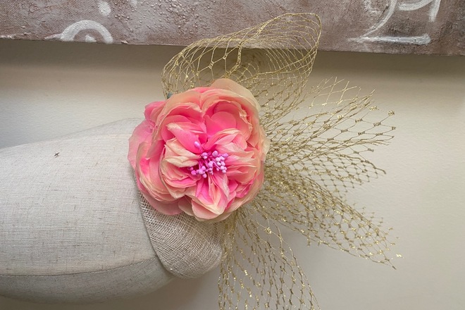 Beautiful pillbox with silk rose decoration 
