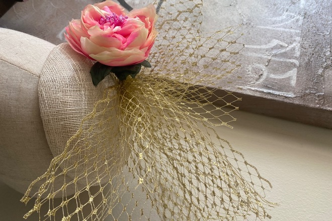 Beautiful pillbox with silk rose decoration 