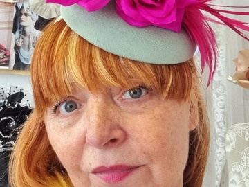 For Sale: Fuschia and pistachio button percher hatinator