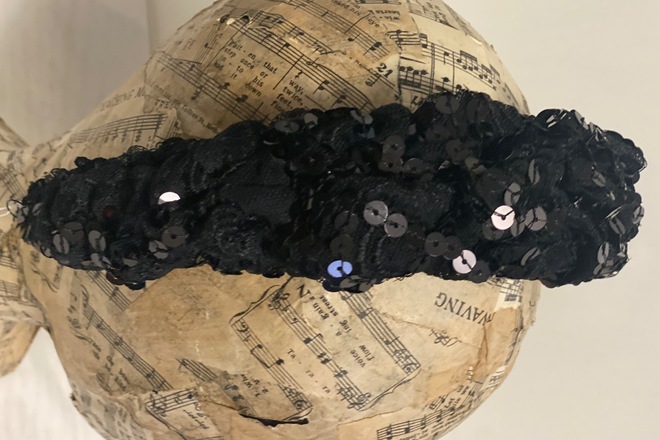 Black sequinned headband 