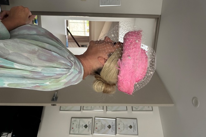 Pink feathered with viel optional