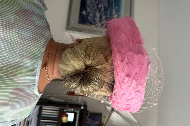 Pink feathered with viel optional