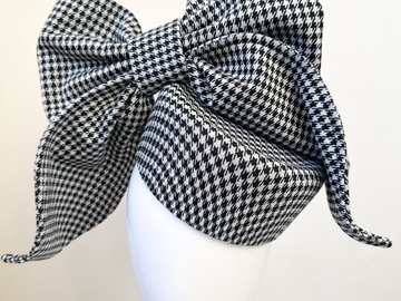 For Sale: Black & White Houndstooth Pillbox Hat with Large Bow - Fleur