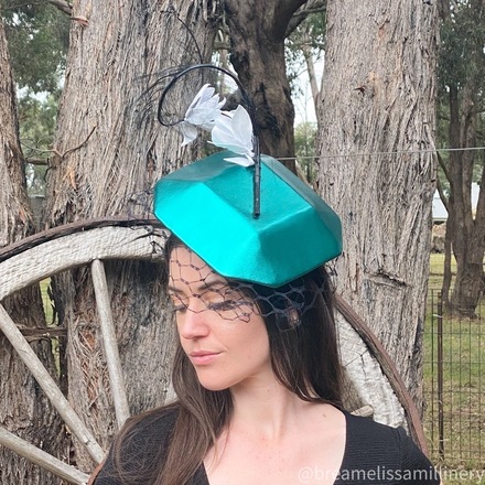 Em/Green Metallic Leather Hat with Black Ostrich Feather
