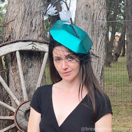 Em/Green Metallic Leather Hat with Black Ostrich Feather