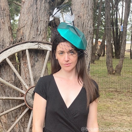 Em/Green Metallic Leather Hat with Black Ostrich Feather