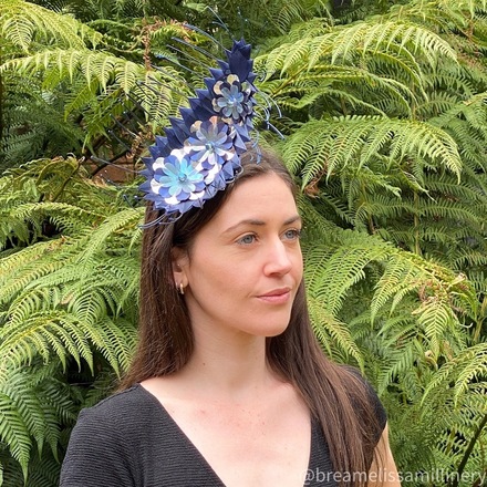 Jasmine/Hand-Blocked Foss Shape with Nagoire Feathers