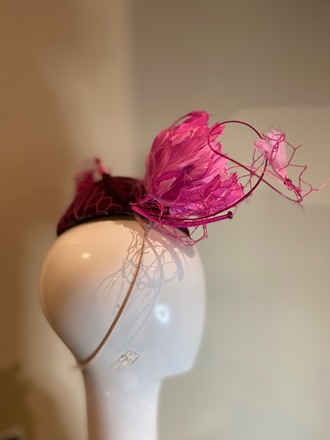 Maroon / Pink felt percher 