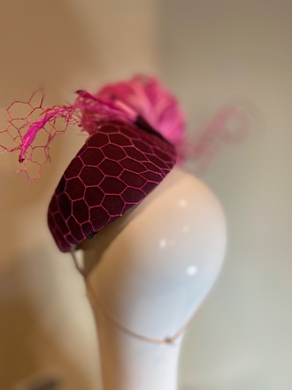 Maroon / Pink felt percher 