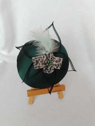 green emerald hat