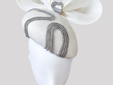 For Sale: SFAVILLIO AVORIO Off-White Parisisal Face Hugger