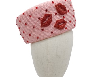 For Sale: Kiss Kiss Pillbox